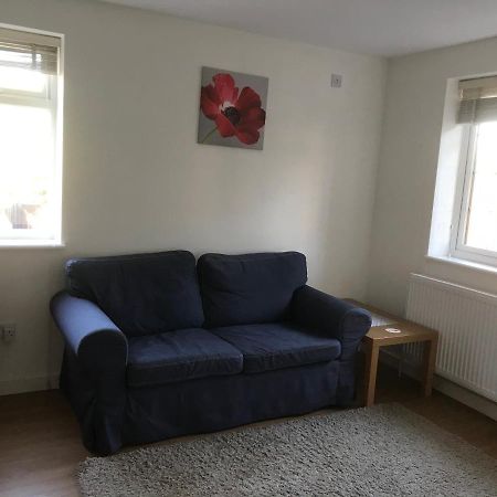 Large Private Room With En-Suite In The House For Professionals Staines-upon-Thames Exterior photo